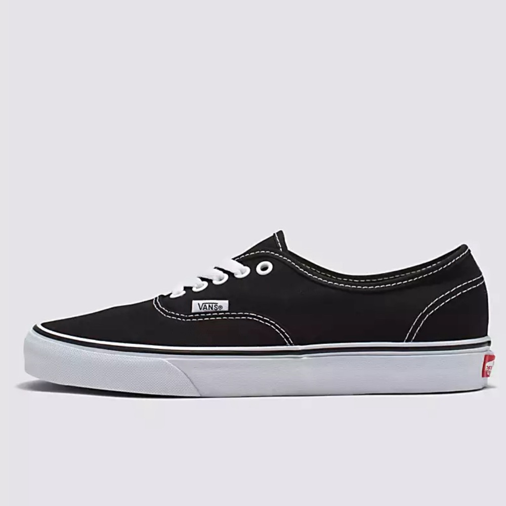 NEW IN BOX Van’s Authentic Shoe in Black Size 7 Men’s / 8.5 Women’s